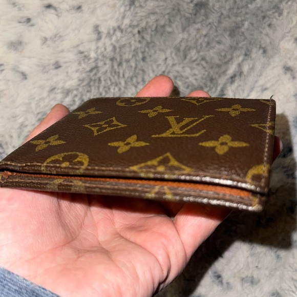 Men’s or Women’s Louis Vuitton Monogram Wallett! Rare and a vintage piece.7.5/10 - Picture 12 of 14